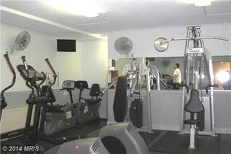 10401 Grosvenor Pl-Unit -#828 in Rockville, MD - Building Photo - Building Photo