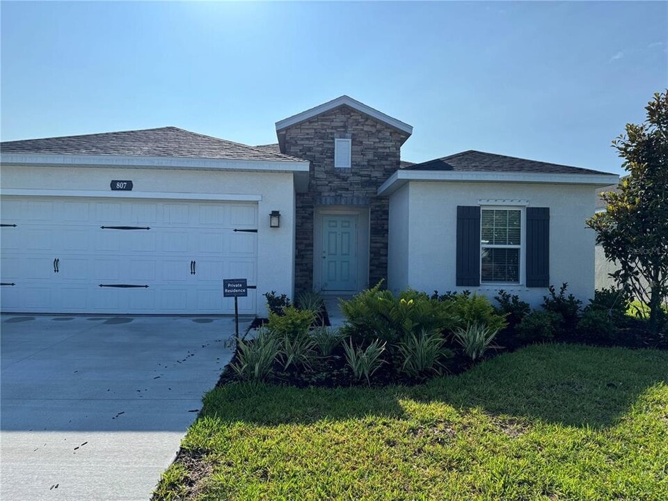 807 170th CT E in Bradenton, FL - Building Photo