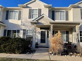 724 County Line Rd in Aurora, IL - Building Photo