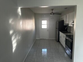 5141 72nd Ave N in Pinellas Park, FL - Foto de edificio - Building Photo