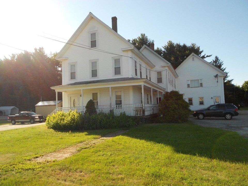 208 Pine St in Hopkinton, NH - Foto de edificio