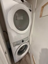 11155 Huston St, Unit 505 in Los Angeles, CA - Foto de edificio - Building Photo