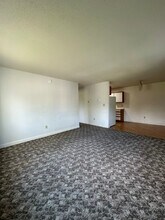 1516 1st St E in Thief River Falls, MN - Foto de edificio - Building Photo
