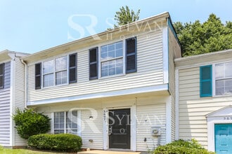 5697 Wells Cir in Stone Mountain, GA - Building Photo - Building Photo