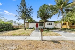 220 NW 134th St in North Miami, FL - Building Photo