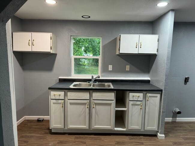 property at 1815 W Atlantic St