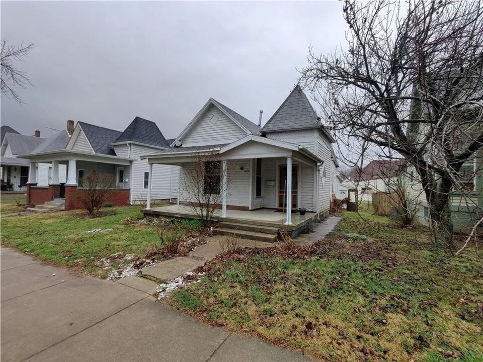 406 W Franklin St in Shelbyville, IN - Building Photo