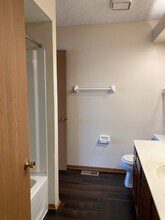 1318 Lane on the Lake in Columbus, OH - Foto de edificio - Building Photo