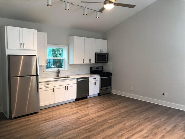 property at 1303 E Cesar Chavez St