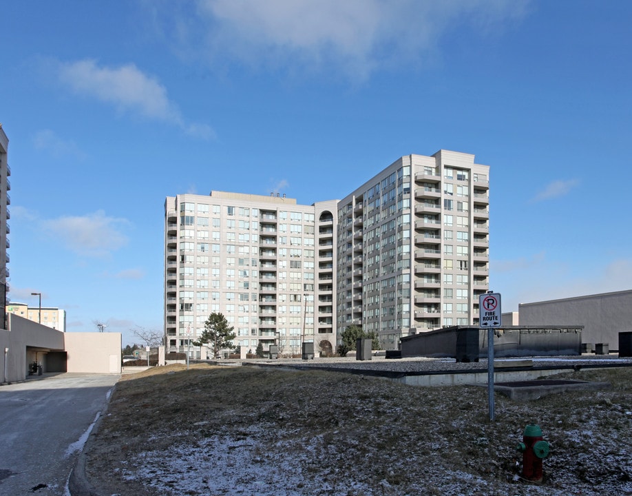 Grand Parkway Residences in Richmond Hill, ON - Building Photo