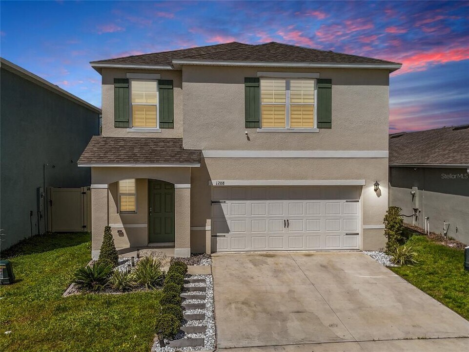 1288 Cascades Ave in Davenport, FL - Building Photo