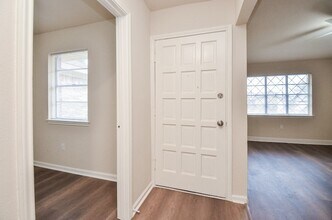 818 Overland St, Unit 11D in Stafford, TX - Building Photo - Building Photo