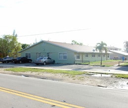 13705-13759 Memorial Hwy in Miami, FL - Building Photo - Building Photo