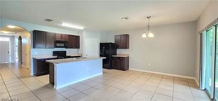 2625 Manzilla Ln in Cape Coral, FL - Building Photo - Building Photo