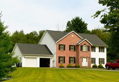 3 Red Maple Ln in Clifton Park, NY - Building Photo