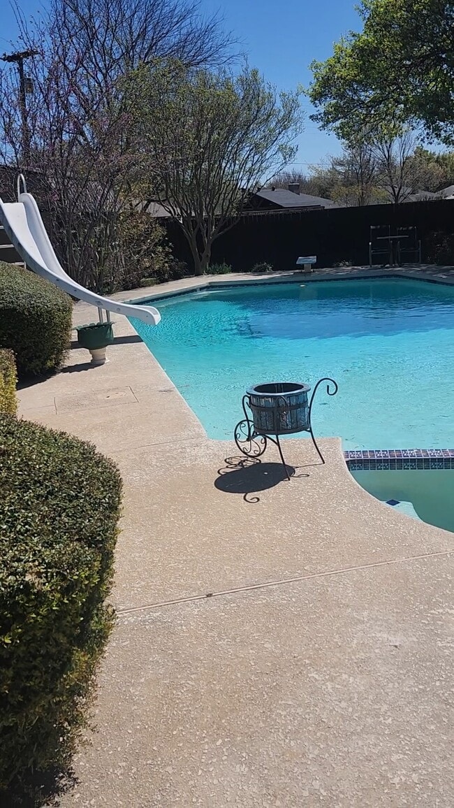 property at 512 N Hampton Rd