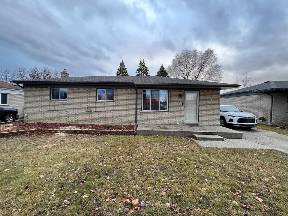 13444 Melanie Dr in Sterling Heights, MI - Foto de edificio