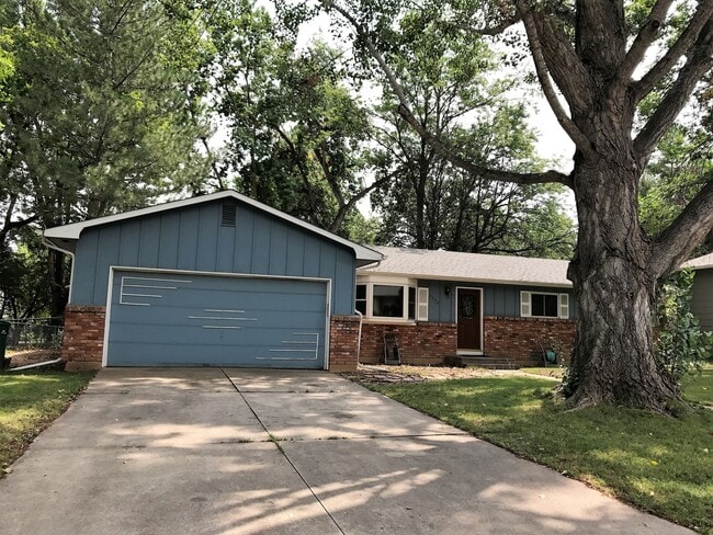 Spacious 3 Bed 2 Bath House Near CSU Campus! in Fort Collins, CO - Building Photo - Building Photo