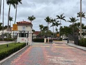 6115 NW 186th St in Hialeah, FL - Building Photo - Building Photo