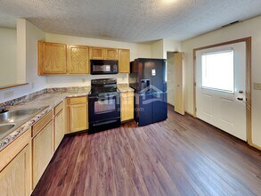 7507 Canal Highlands Blvd in Canal Winchester, OH - Building Photo - Building Photo
