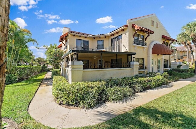 3 Uno Lago Dr in North Palm Beach, FL - Building Photo - Building Photo