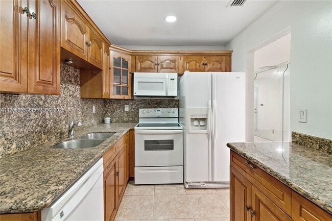 17200 NW 51st Pl in Miami Gardens, FL - Building Photo - Building Photo