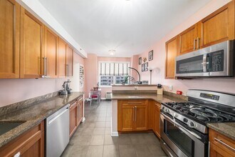 30 Freedom Way in Jersey City, NJ - Building Photo - Building Photo