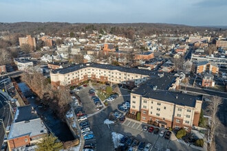 RiverView Apartments in Bristol, CT - Foto de edificio - Building Photo