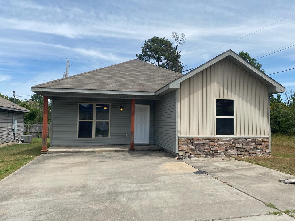 2 Santiago Dr in Sherwood, AR - Building Photo