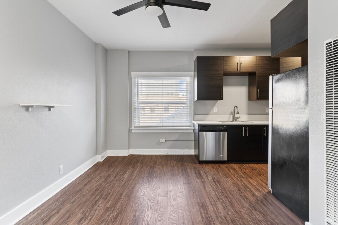 138 Elm Ave, Unit 16 in Long Beach, CA - Building Photo