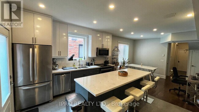 property at 471-2-M471 Ossington Ave