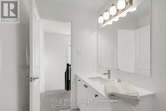 574 Tahoe Hts in Ottawa, ON - Building Photo - Building Photo