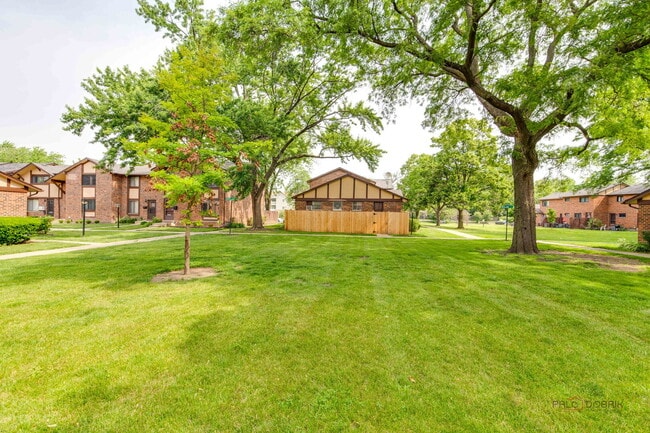 1S134 Holyoke Ln in Villa Park, IL - Building Photo - Building Photo