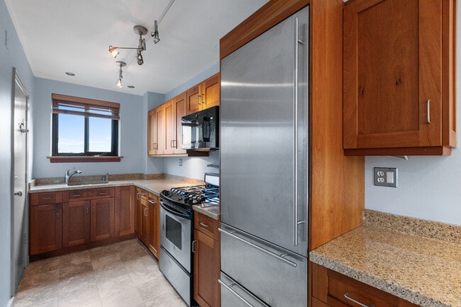 property at 1208 W Chase Ave