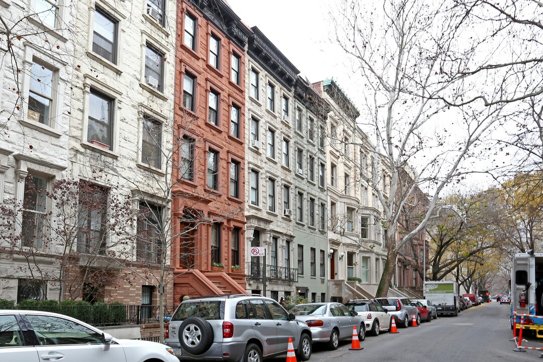 29 W 76th St in New York, NY - Building Photo