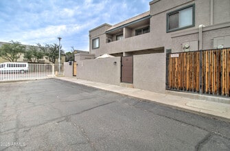 2311 E Hartford Ave in Phoenix, AZ - Building Photo - Building Photo