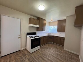 2426 E Dayton Ave in Fresno, CA - Building Photo - Building Photo