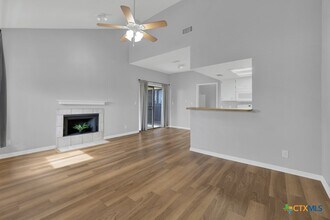 1013 Chestnut St in San Marcos, TX - Building Photo - Building Photo