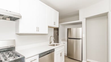2716 W Rosemont Ave in Chicago, IL - Building Photo - Building Photo