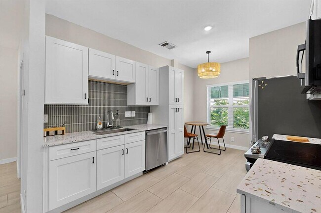 property at 2414 Longview St