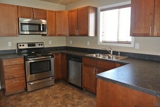 519 3rd St NW in Minot, ND - Building Photo - Building Photo