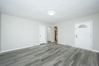 3945 Oxford St in Des Moines, IA - Building Photo - Building Photo