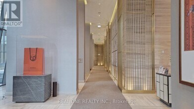 50 Charles St E in Toronto, ON - Building Photo - Building Photo