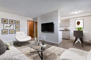 Crestview Manor in Swift Current, SK - Building Photo