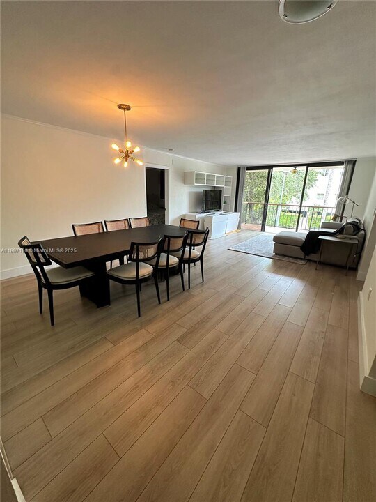 55 Ocean Ln Dr in Key Biscayne, FL - Building Photo