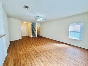 2205 Boyds Way in Austin, TX - Foto de edificio - Building Photo