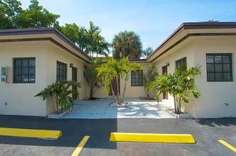 844-845 NE 17th Way in Fort Lauderdale, FL - Building Photo - Building Photo