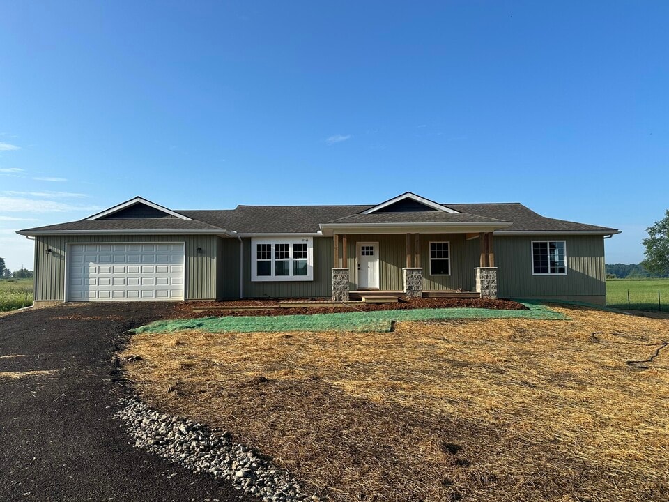 9745 W Michigan Ave in Grass Lake, MI - Building Photo