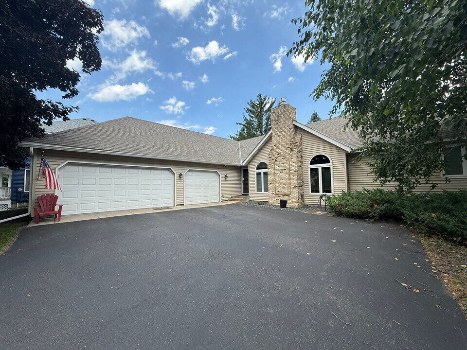9343 Hillside Trail S in Cottage Grove, MN - Building Photo