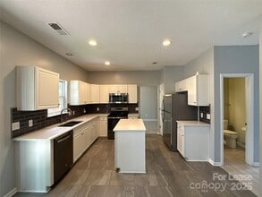 6518 Harburn Forest Dr in Charlotte, NC - Foto de edificio - Building Photo
